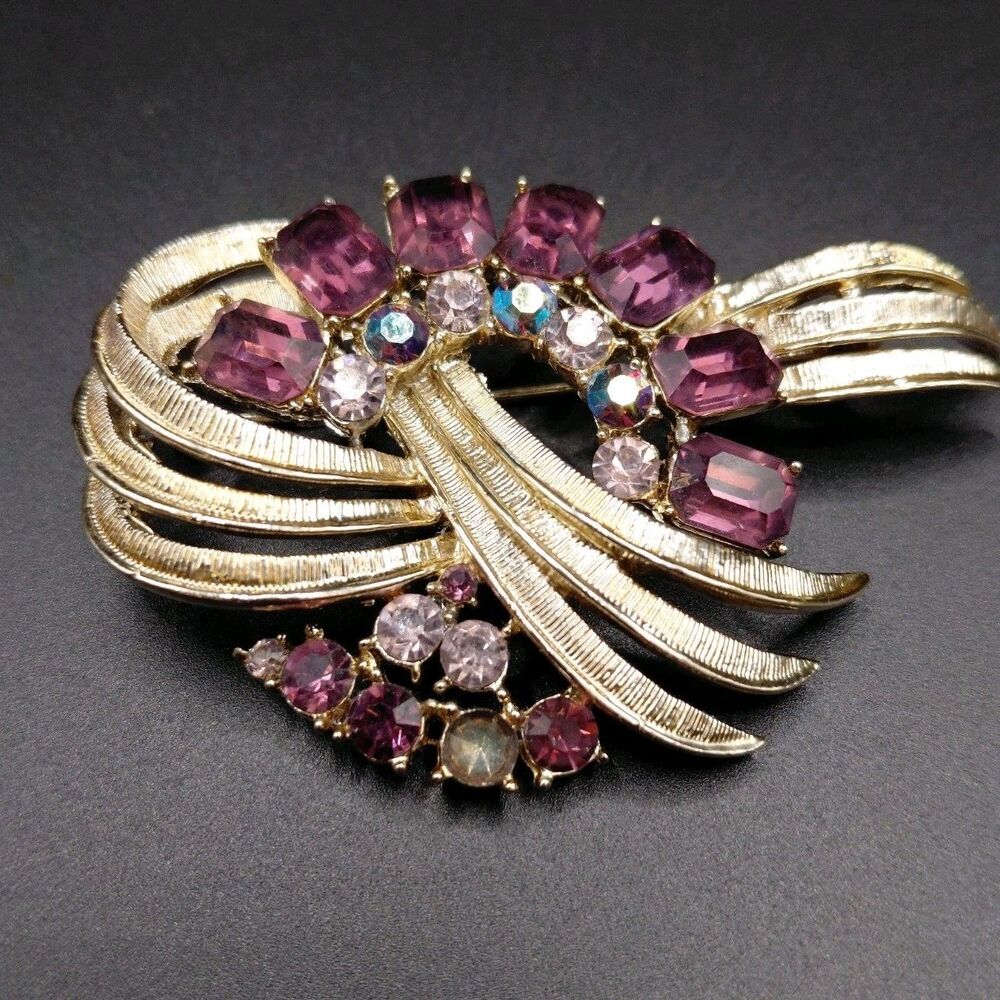 Vinatge CORO Gold Tone Brooch Pin Purple Rhinestones